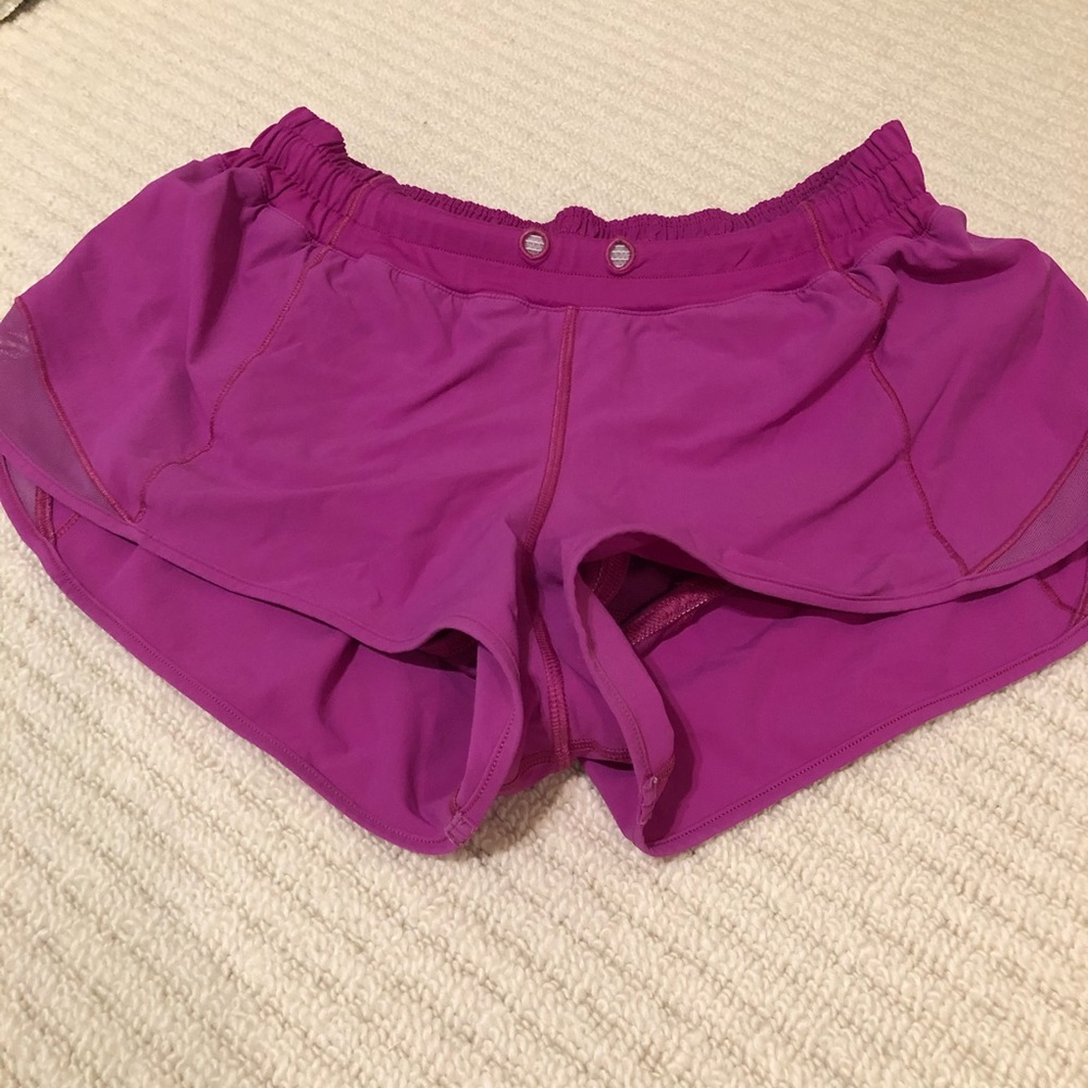 lululemon hotty hot 2.5” shorts